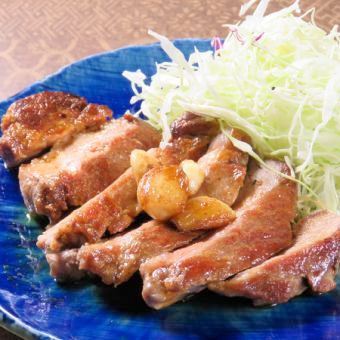 川崎の豚肉専門店 KIWAMIの岩中豚 特大ロースステーキ定食（300g）のイメージ画像
